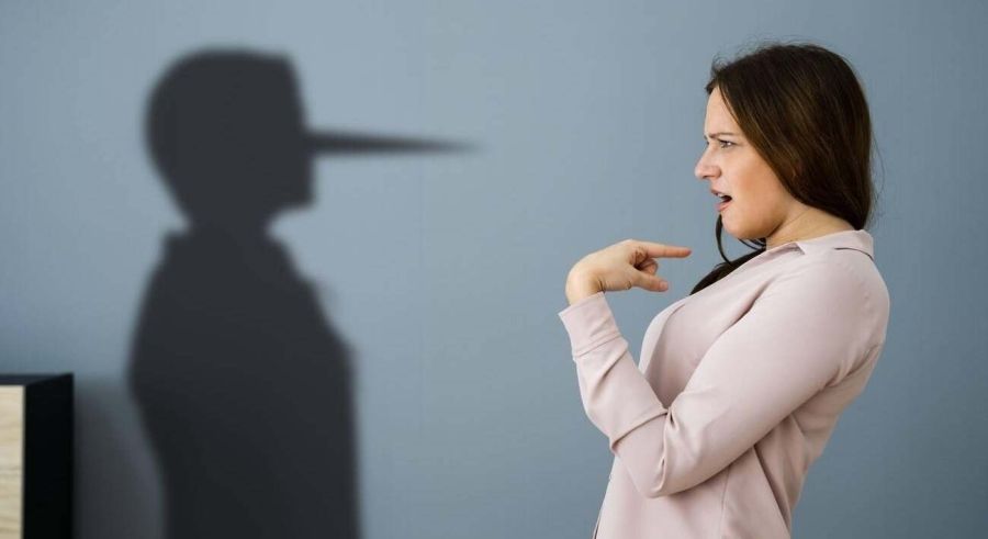 Estas son las palabras que más repiten las personas mentirosas, según la Inteligencia Artificial